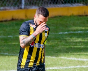 Atasının komandasına qol vurdu, ağladı - Video