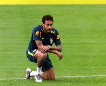 Neymarın kapitanlığı əlindən alındı