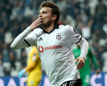 Beşiktaş Layiçi birdəfəlik aldı