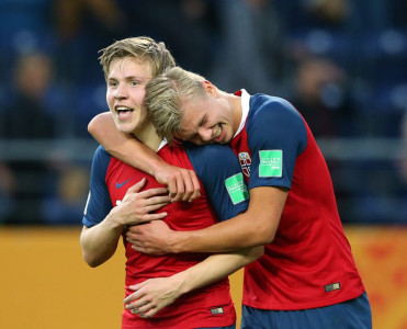 18 yaşlı futbolçu bir oyunda 9 qol vurdu - dünya çempionatında