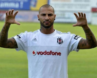 Azad Rəhimov portuqaliyalı futbolçunu diplomla təltif etdi