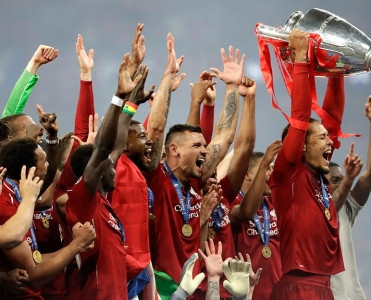 Qızıl topu Messi qazanmalıdır - Van Deyk