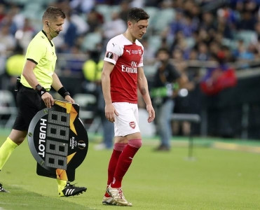 “Vallah, sən məşqçi deyilsən” - Özildən Emeriyə