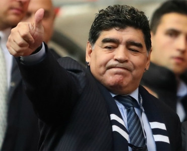 Maradona istefa verdi