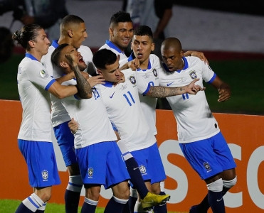 Braziliya qələbə ilə başladı