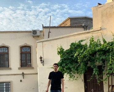 Ramil Şeydayev İçəri Şəhərdə uşaqlarla futbol oynayıb - VİDEO