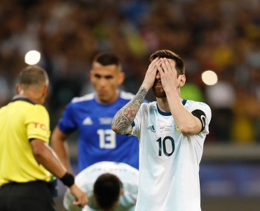 Qrupdan çıxmamaq ağılsızlıq olar - Messi