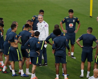 Braziliya millisi Perunun məşqini izləmək üçün dron göndərib?