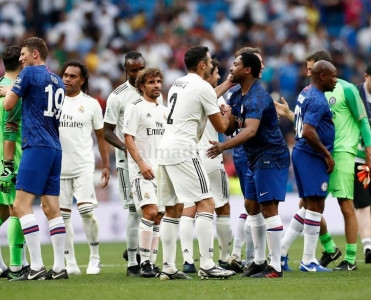 Real və Çelsi əfsanələrinin oyununda 9 qol