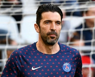 Buffon Juventus'a qayıdır