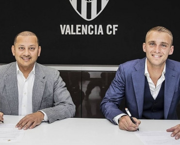Cillessen rəsmən Valencia'da