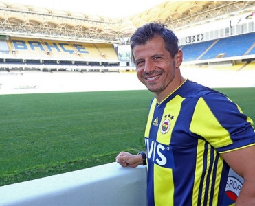 Əmrə Belözoğlu rəsmən Fənərbaxça'da