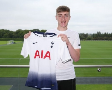 Tottenham'dan ilk transfer
