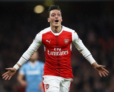 Arsenal onun üçün Özil və Mxitaryanı satır