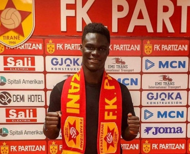 Qarabağ'ın rəqibi futbolçu aldı