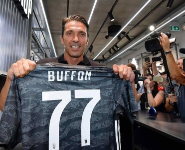 Ronaldo ilə eyni klubda oynamaq gözəldir - Buffon
