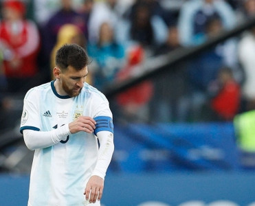 Hakimlər insanların futboldan zövq almasına mane olur - Messi