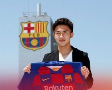 Barcelona yaponiyalı futbolçu aldı - RƏSMİ