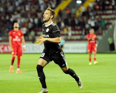 Tofiq Bəhramov'da oynamağı sevirəm - Ozobiç