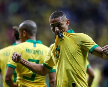 6 ton ərzaq aldı, insanlara payladı - FOTOLAR