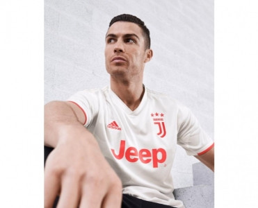 Juventus'un yeni forması - FOTO