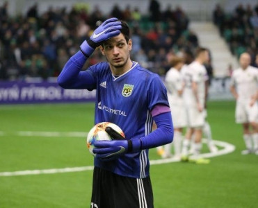 Emil 2 qol buraxdı, komandası uduzdu