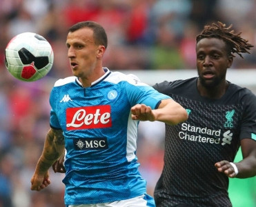 Napoli Liverpool'u məğlub etdi
