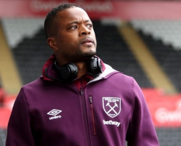 Məşhur futbolçu karyerasını başa vurdu