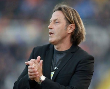 APOEL-in baş məşqçisi Bakıda