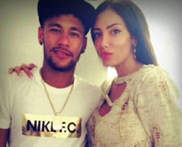 Neymar'ın keçmiş sevgilisi maşınla hovuza düşdü - FOTO