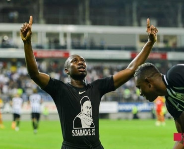 Neftçi'nin futbolçusunun maykası üzərindəki şəkil - S.Babacar SY kimdir?