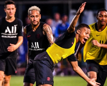 Onun bizimlə qalmasını istəyirəm - Mbappe