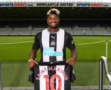 Fransalı hücumçu Premyer liqa klubunda