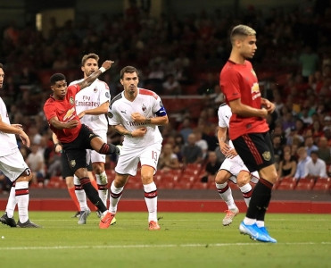 Mançester Yunayted Milan'ı uddu