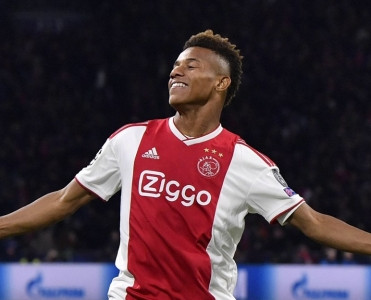 Ayaks-da yeni müqavilə