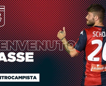 Ayaks futbolçusunu satdı