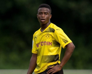 14 yaşında ilk oyununda 6 qol vurdu