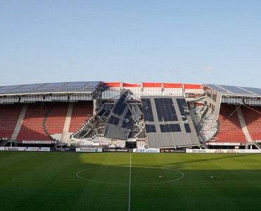Məşhur klubun stadionunun damı çökdü - FOTO