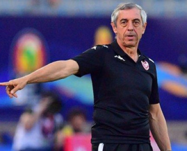 Milli komandada baş məşqçi istefası