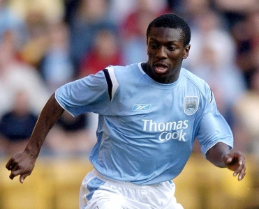 Tanınmış futbolçu karyerasını başa vurdu