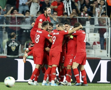 Türkiyədən çətin qələbə, İngiltərədən darmadağın