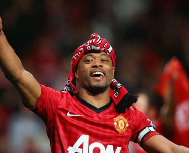 Evra sabiq klubuna qayıtdı