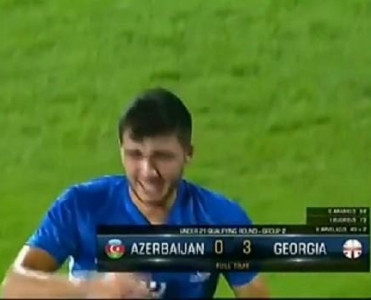 Qurbanın oğlu qol vura bilmədi, ağladı - VİDEO