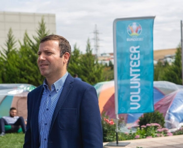 AFFA-nın baş katibi AVRO-2020 ilə bağlı Şamaxıdakı yay düşərgəsində könüllülərlə görüşüb