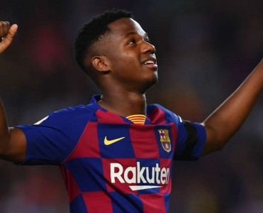 16 yaşında tarixə düşdü