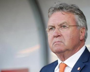 Hollandiyalı məşqçi qovuldu