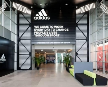 Adidas'dan Mançester Yunayted'ə maddi zərbə