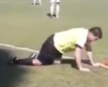 Hakim lül-qəmbər olub, oyuna çıxdı – VİDEO