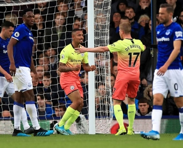 Liverpul, Mançester Siti səfərdə, Çelsi evdə qələbə qazandı