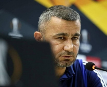 Qurban Qurbanova “Traktor”un forması hədiyyə edildi - FOTO